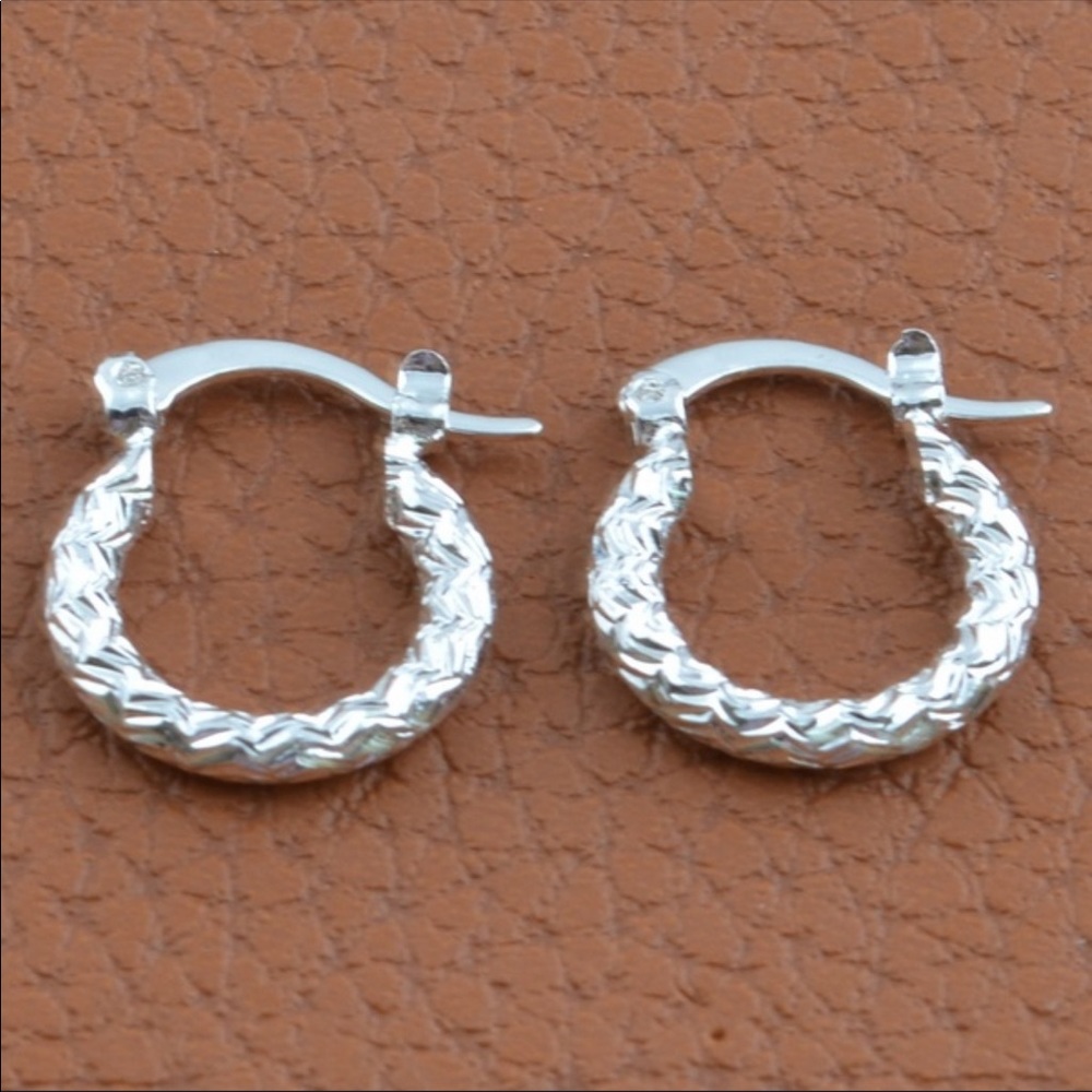 TWISTED HOOPS 1 LEFT - Picture 2 of 5